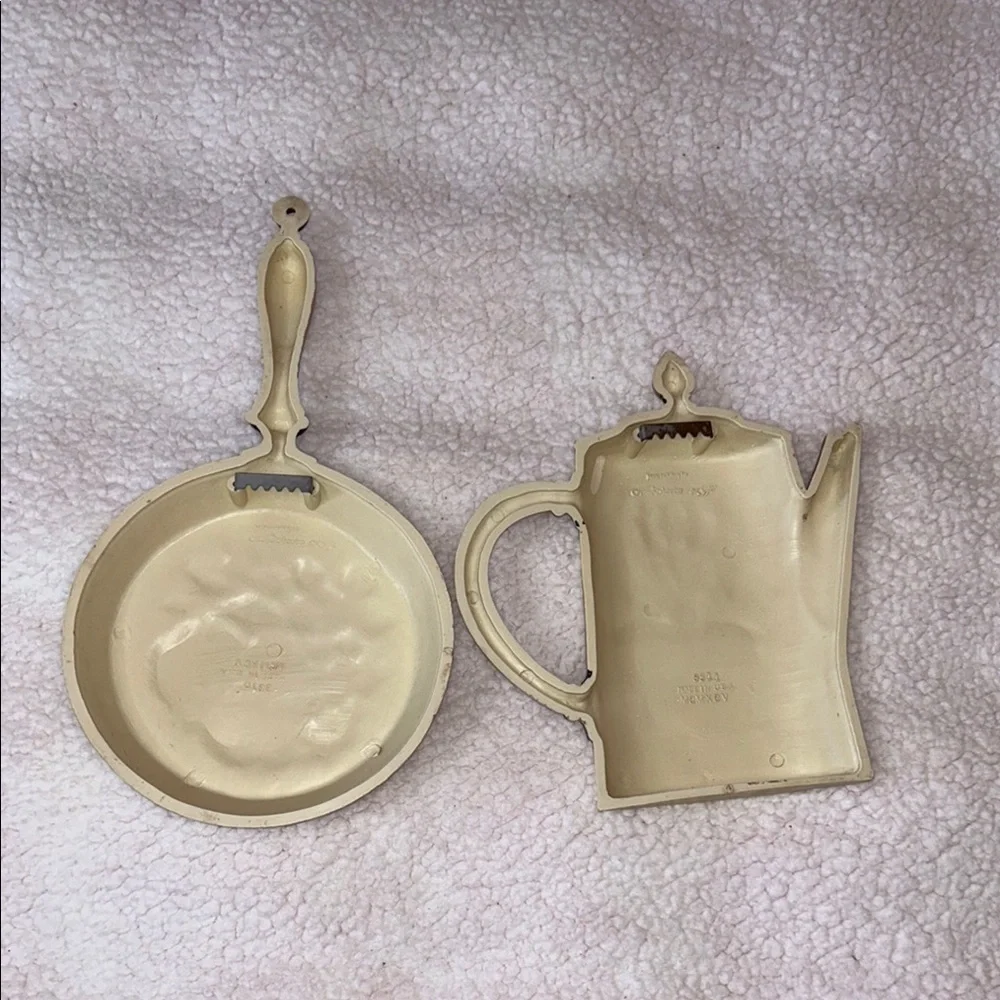 Home Interiors Cream and Black Kitchen Tools Set
